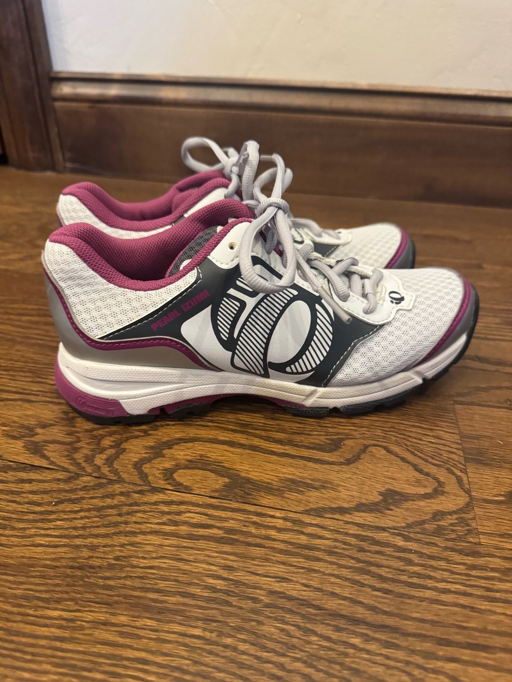 Like new Pearl Izumi Women’s WX Road Fuel V5 Cycling Shoes 38 6.5 $110!